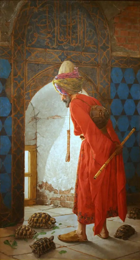 Osman Hamdi Bey'in Kaplumbağa Terbiyecisi tablosu; çinili bir odada kırmızı cüppeli, sarıklı yaşlı bir adam, belinde ney, önünde yerde kaplumbağalar.